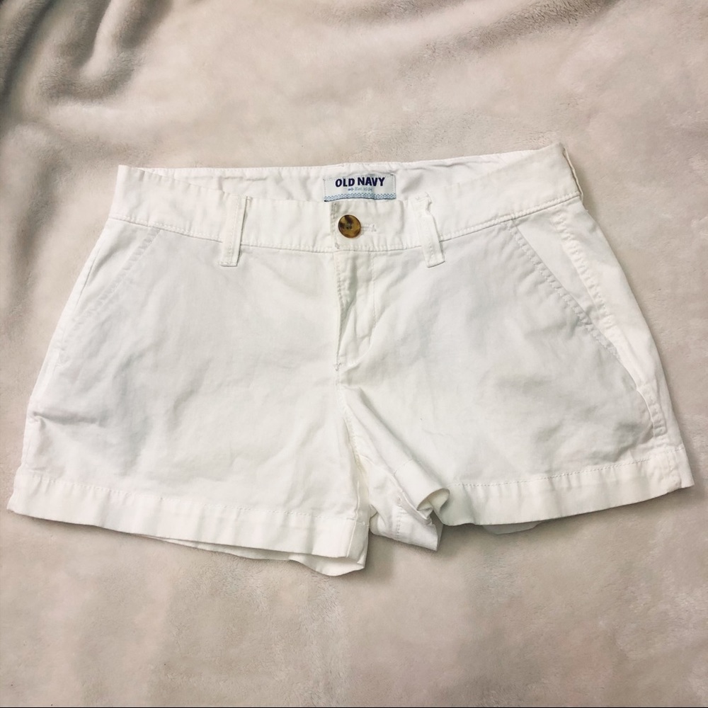 ✨Old Navy Relaxed Mid-Rise Shorts in Bright White - Picture 3 of 5